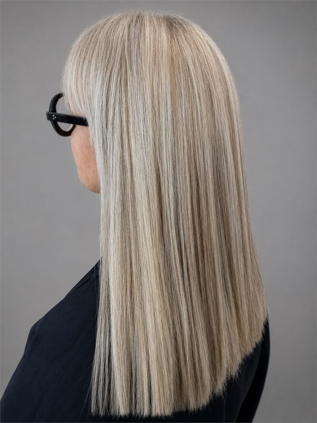 Long carré blond polaire réalisé au Salon by Jean-Marc